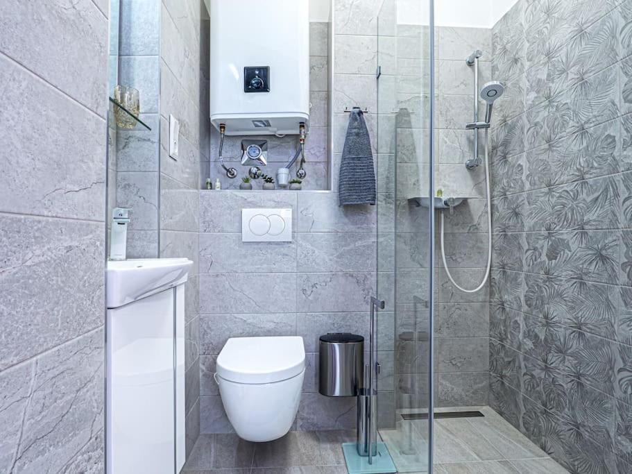 Vidra-Lak With Private Parking Apartamento Budapeste Exterior foto